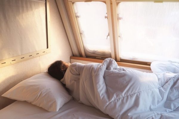 dormir-en-furgoneta-camper Dormir en una furgoneta camper